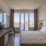 クリスタッロ ホテル 4*