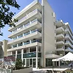 クリスタッロ ホテル 4*